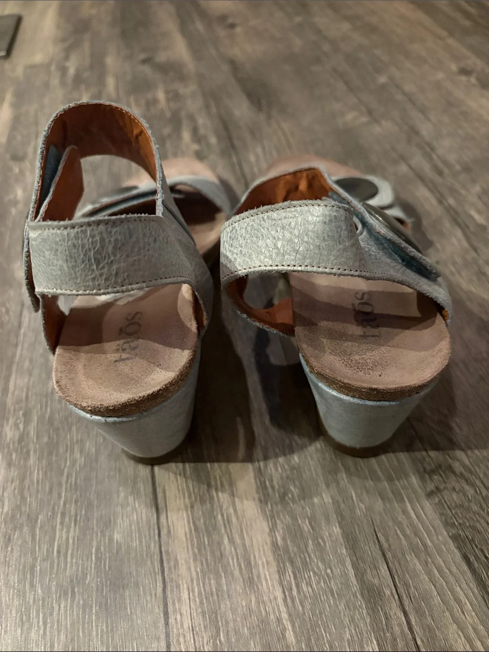 Taos Woman's Carousel 2 Leather  in light blue Wedge Sandals size 8.5 - NEW